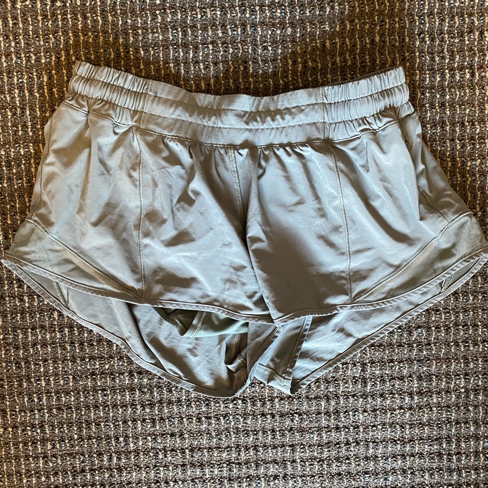 Lululemon Hotty Hot II 2.5 inch Shorts